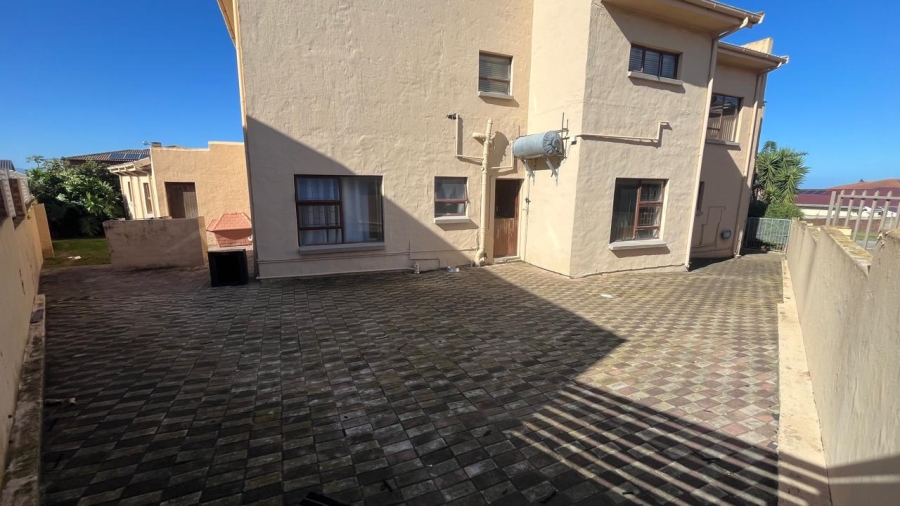 5 Bedroom Property for Sale in Wavecrest Eastern Cape